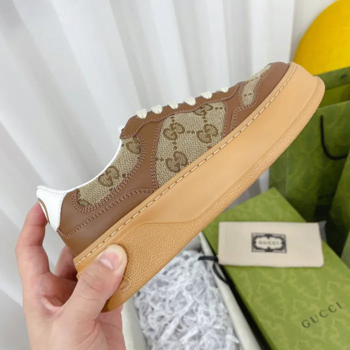 SNEAKERS 23