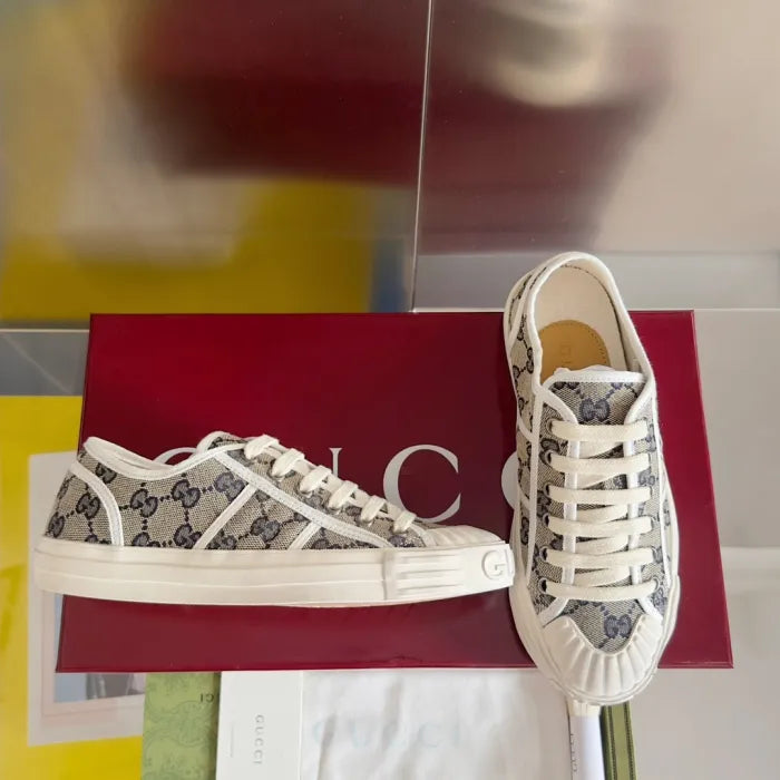 SNEAKERS 07
