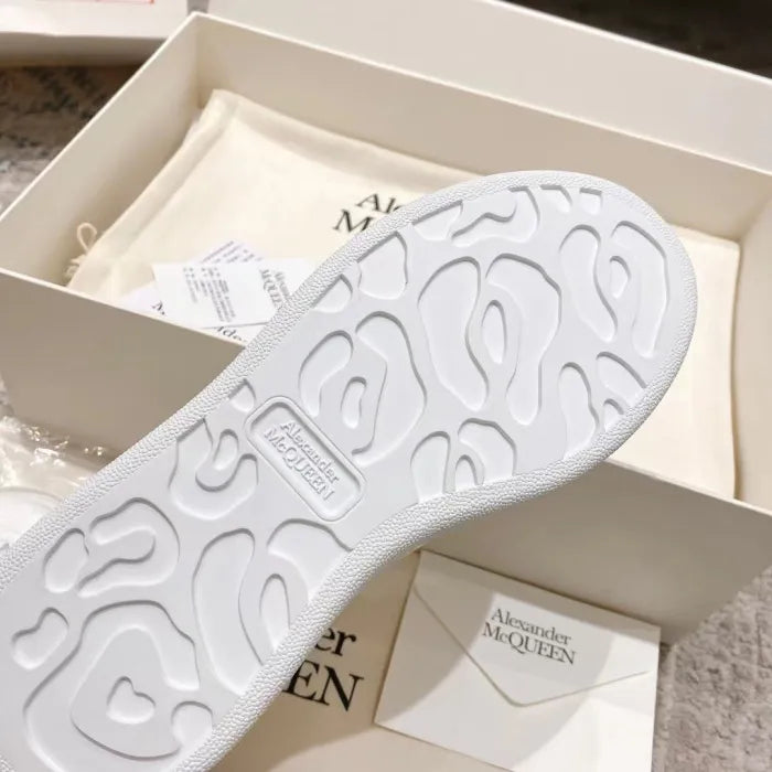 A - SNEAKERS