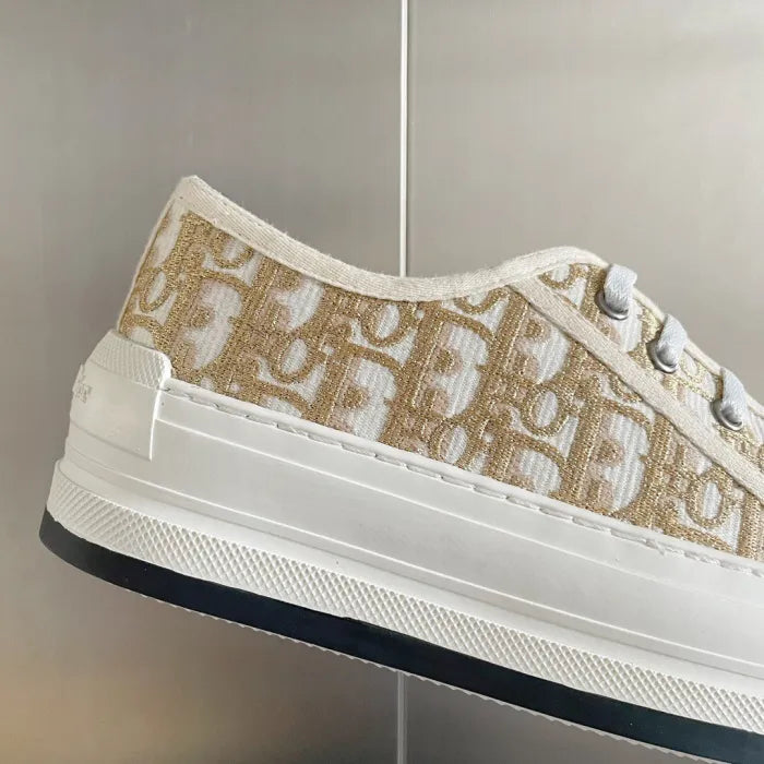 D - SNEAKERS
