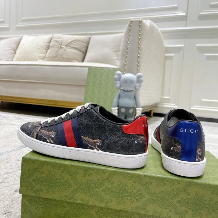 SNEAKERS 16
