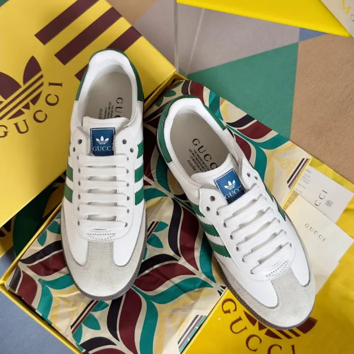 SNEAKERS 19
