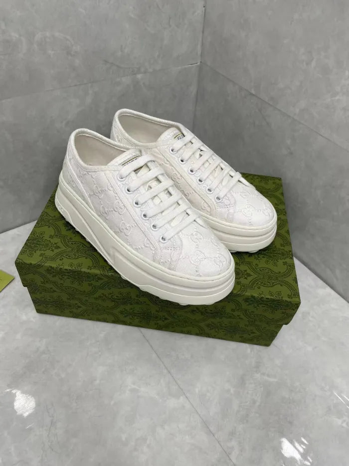 SNEAKERS 03