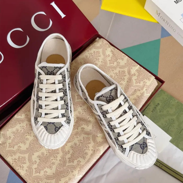 SNEAKERS 07