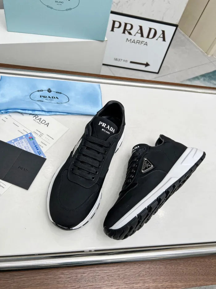 P - SNEAKERS