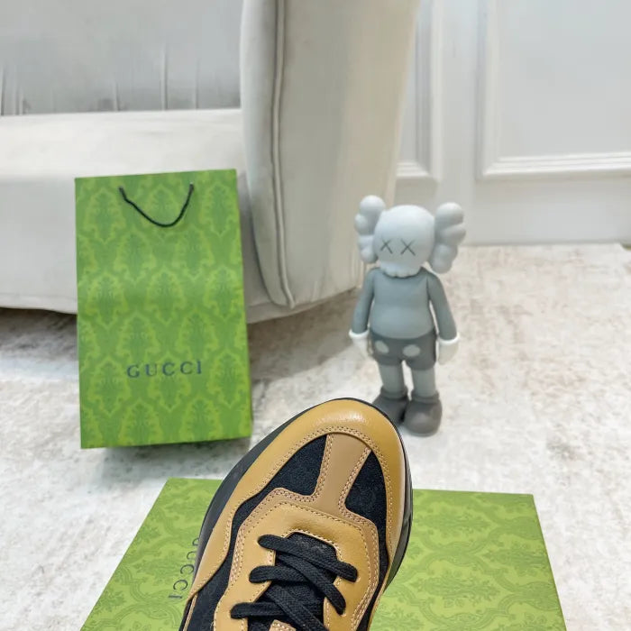 SNEAKERS 26
