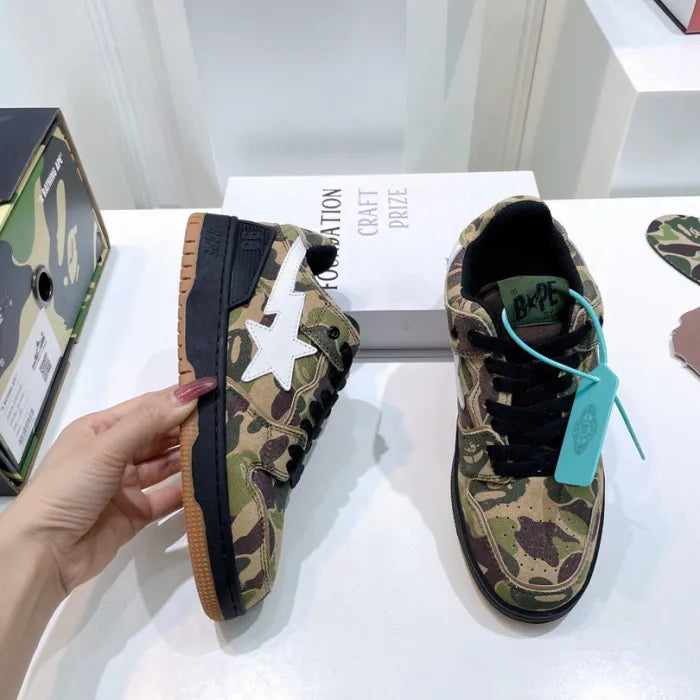 B - SNEAKERS