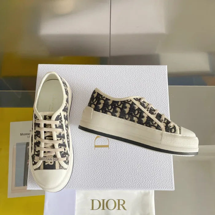 D - SNEAKERS