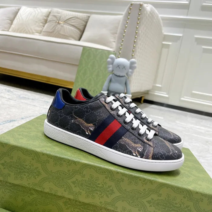 SNEAKERS 16