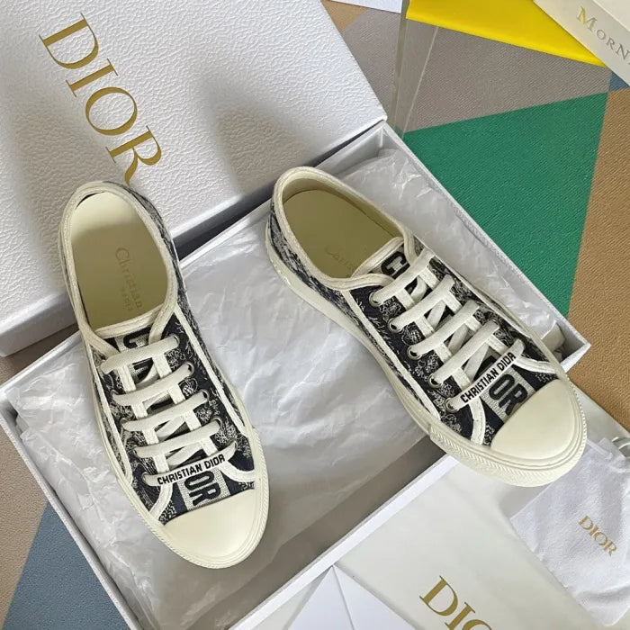 D - SNEAKERS