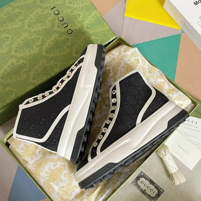 SNEAKERS 13