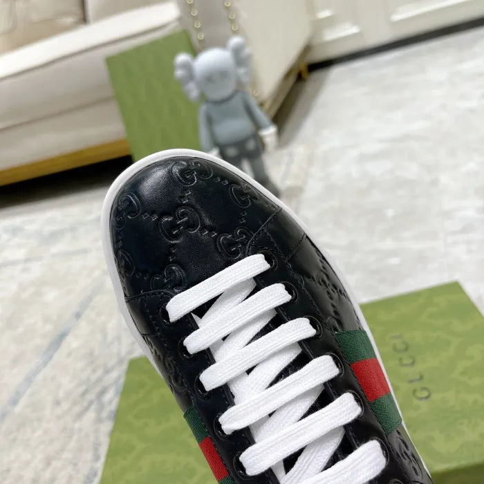 SNEAKERS 16