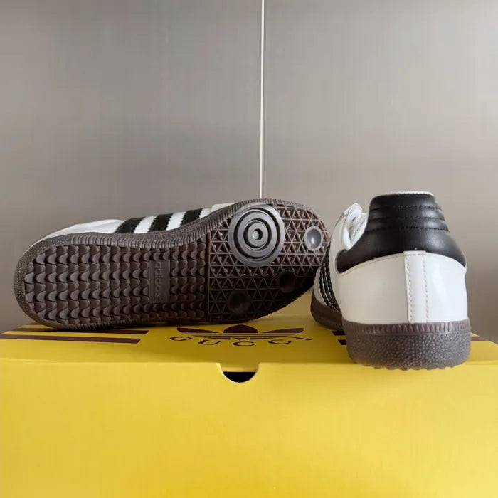 SNEAKERS 12