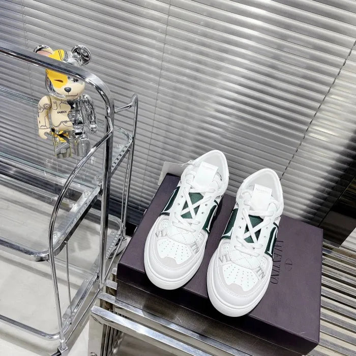 V - SNEAKERS