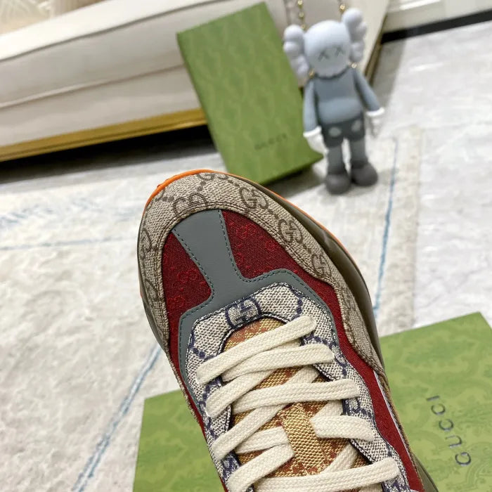 SNEAKERS 26