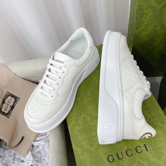 SNEAKERS 23