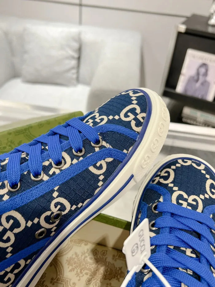 SNEAKERS 01
