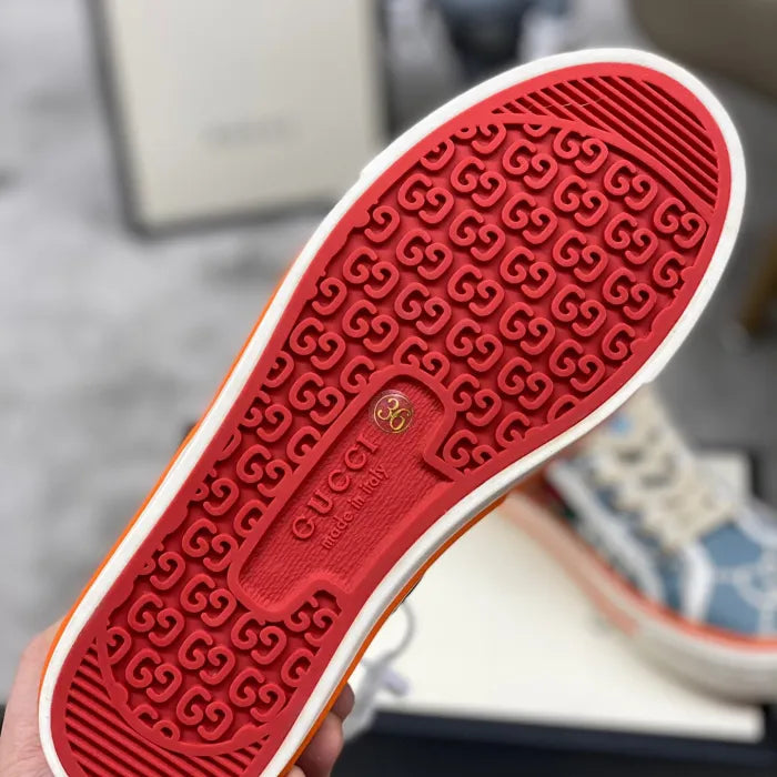 SNEAKERS 14