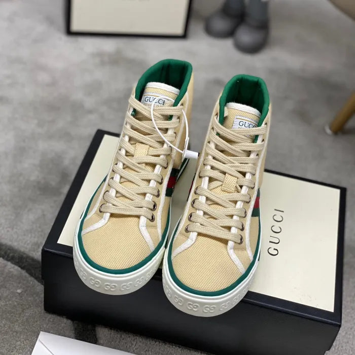 SNEAKERS 14
