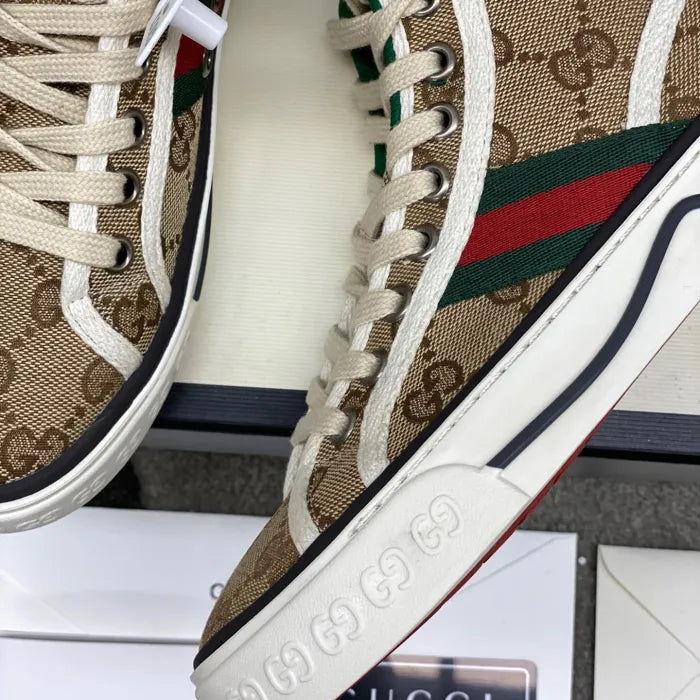 SNEAKERS 14