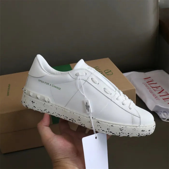 V - SNEAKERS