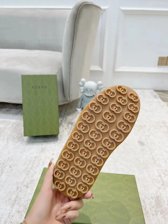 SNEAKERS 28
