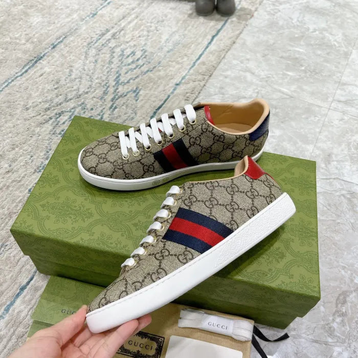 SNEAKERS 15